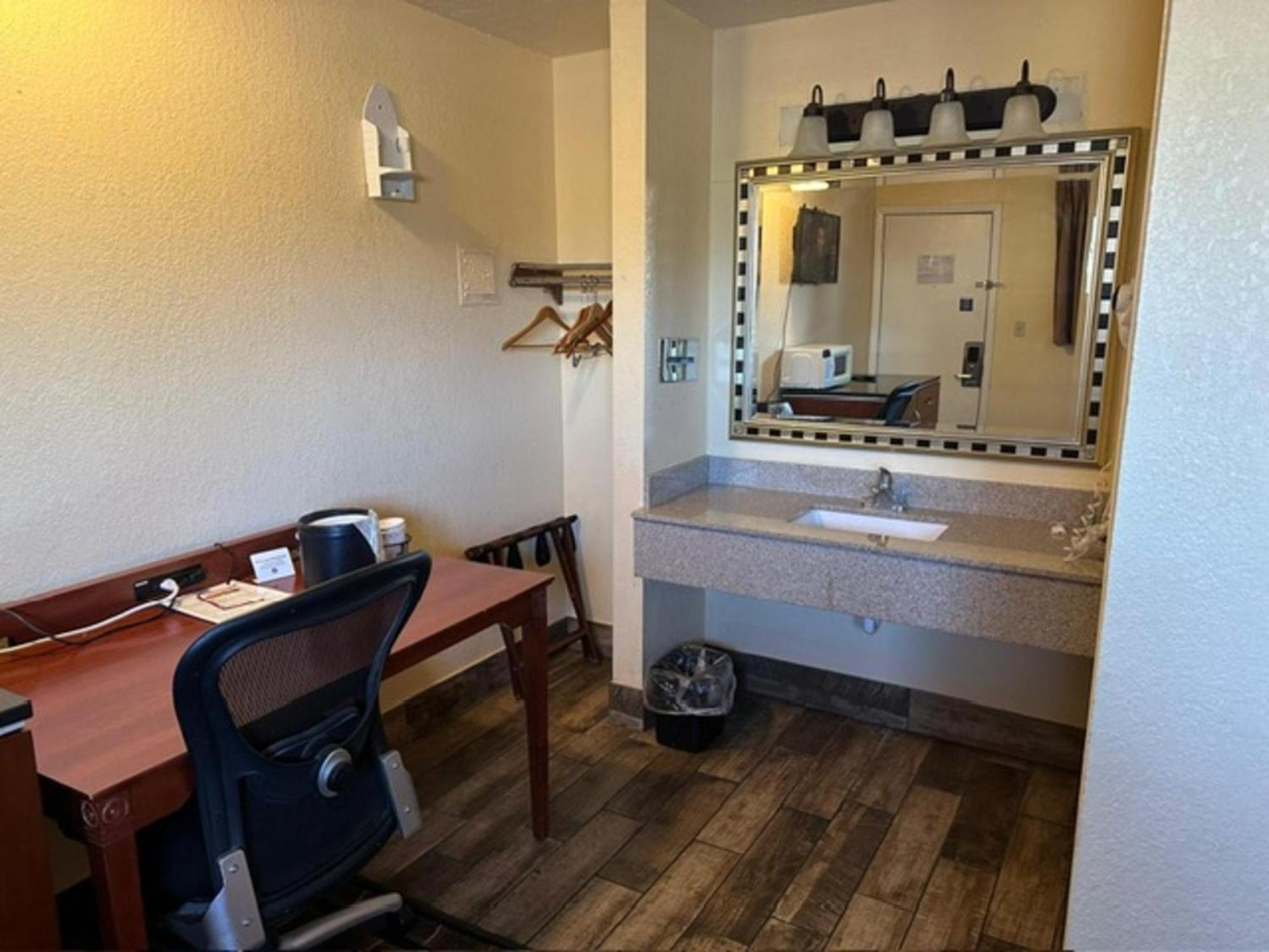 Stay Inn By Oyo Near I 80 Lincoln West Bagian luar foto