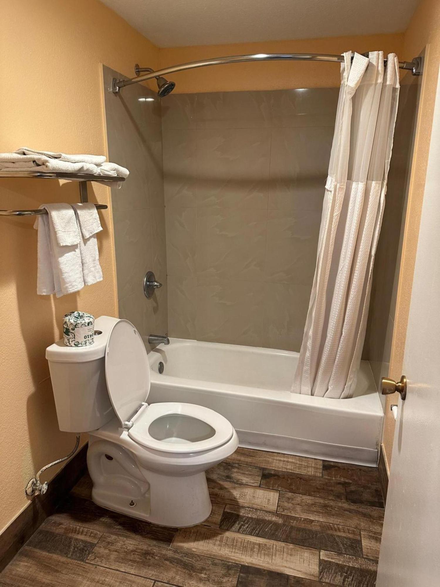 Stay Inn By Oyo Near I 80 Lincoln West Bagian luar foto